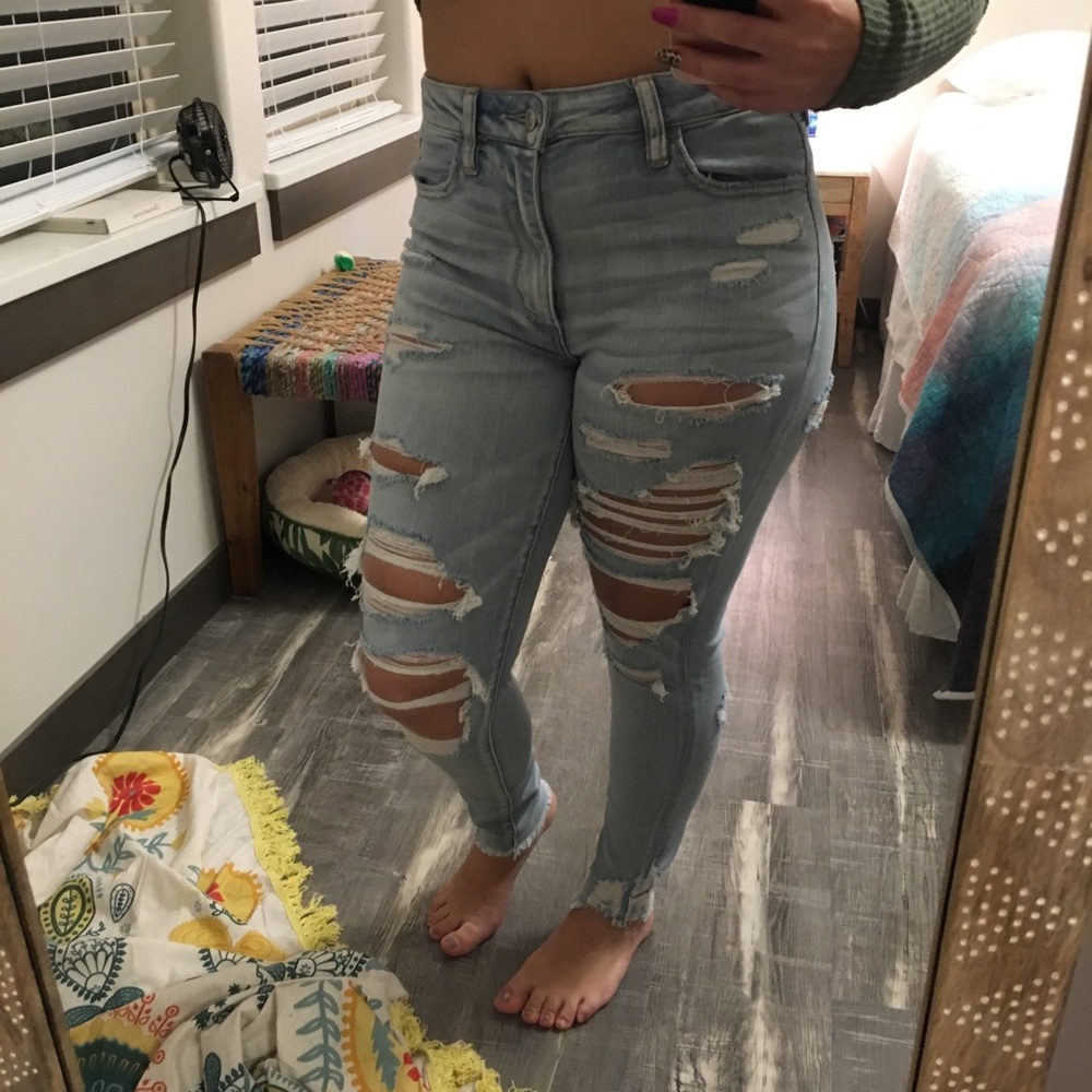 NWT AEO Distressed Jeans